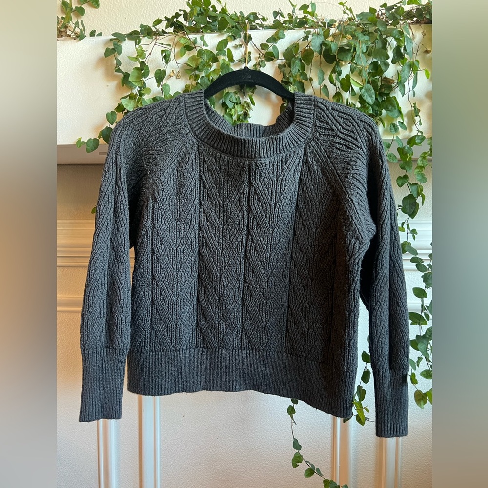 Old Navy Gray Crewneck Cable Knit Sweater